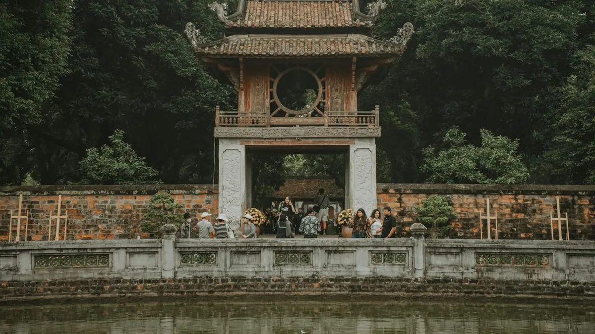 Dấu son bảng vàng